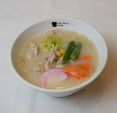 豚肉とお野菜たっぷり豚骨ちゃんぽんスープ