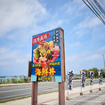 【広々としたお席】当店はお客様のご利用シーンに合わせて、総席数40席をご用意しております。ご家族やご友人とのお食事から大人数での集まりまで、目的に応じて最適なお席をお選びいただけます◎日の光が優しく差し込む明るい店内で、自慢の海鮮料理とくつろげる空間を満喫し、心ゆくまで素敵な時間をお過ごしください♪