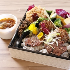 特選牛タンづくし弁当　【牛タン煮込みスープ付】