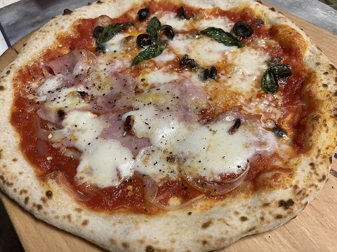 石窯オーブン460度で焼き上げる本格的なピッツァが人気のイタリアンです