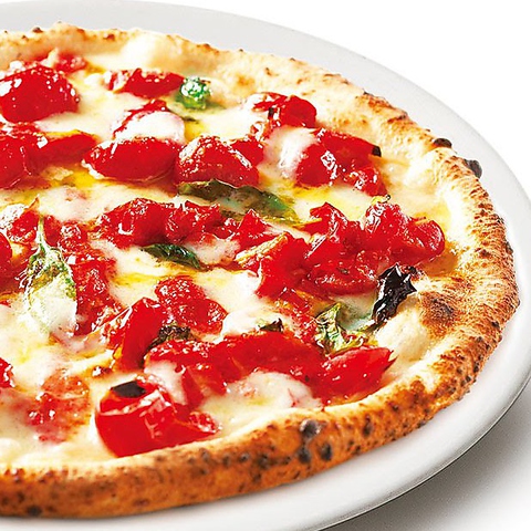 世界コンぺティション最優秀賞pizza【D.O.C】が大好評！完熟チェリートマトの甘みが◎