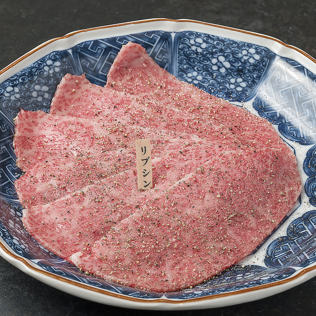 希少部位も揃う多彩なメニュー構成で肉好きも満足できる品揃え。