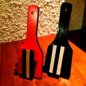 各テーブルにあるのは呼び鈴…じゃなくて鳴子！！カシャカシャ、という音ですが聞き分けて飛んできます。ちょっと楽しいです。