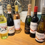 ワインは赤・白・泡・ロゼと豊富に取揃え 、様々な料理と、適した1本を楽しめます♪