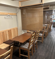 夜のお席は「すだれ」で区切りをしています。照明も絞り込み、落ち着いた雰囲気でのお食事を。