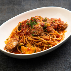 燻製ソーセージとズッキーニのポモドーロ