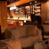 大人の隠れ家のような雰囲気の店内