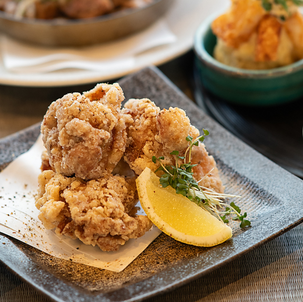 こだわり尽くしのから揚げはご注文必須の美味しさです！出汁の香りが広がる上品かつ後を引く味わい★