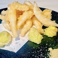 料理メニュー写真&nbsp;白魚とそら豆おつまみ天ぷら　抹茶ソルトで