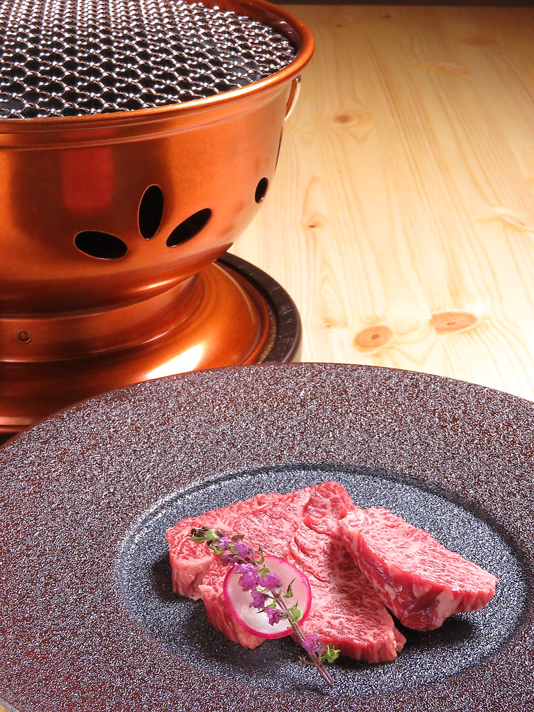 本当に美味しい赤身肉と牛タンを追求…店主自ら厳選し仕入れたA3等級の雌牛を丁寧に熟成させています