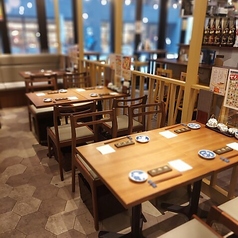 和モダンで落ち着いたスタイリッシュな店内で、お腹も気持ちも満たされる自慢の天ぷらをご堪能ください。
