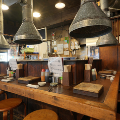 カウンター席をご用意しております。おひとり様や仕事終わりのチョイ飲みにもお気軽にご利用いただけるお席です。