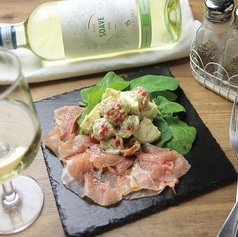 サーモンと鯛のカルパッチョ盛り合わせ サラダ添え/生ハムとミニトマトのカプレーゼ(クリームチーズ和え)