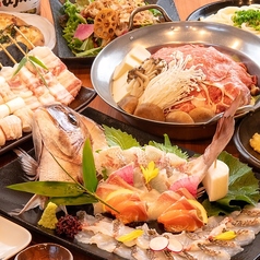 【みんなでワイワイ♪】焼鳥、鯛のお造り、和牛すき焼きの入った贅沢コース　5500円(税込)の写真