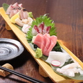 料理メニュー写真 名物！天然魚刺身盛　一人前