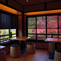 眺めのいい全席テーブル席