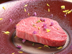 赤身肉と季節の創作料理が楽しめる贅沢コースもご用意しております。お祝いごとや接待などにも◎