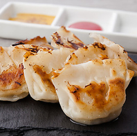 食べやすいサイズに仕上げた一口餃子