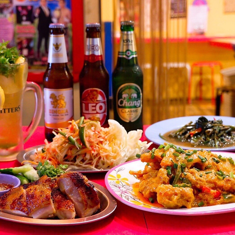 姫路のれん街に異彩を放つカラフルな店内で、タイ人も認めた本格タイ料理をどうぞ！