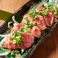 料理メニュー写真 香ばし地鶏のももたたき