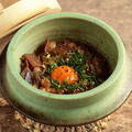 料理メニュー写真&nbsp;なにわ黒牛とホルモンすき焼き土鍋ごはん