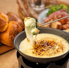 ペコリーノチーズのブリュレチーズフォンデュ　バニラ香るフランベでの写真
