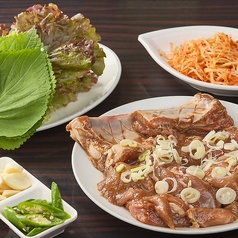 韓国の食堂をイメージしたメニューは本場感満載♪　【豚カルビセット※2人前〜】激辛好きも唸る料理も豊富の写真