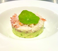 ズワイガニとアボカドのタルタル ナッツ風味
