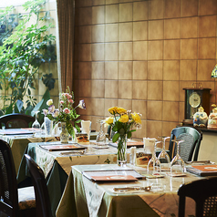 アンティーク調の特別な空間でごゆっくりお愉しみいただけます。