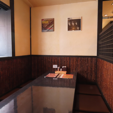 FOOL ON THE HILL t[IUq