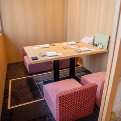 美味しい和風創作料理とドリンクを楽しむなら、『じぶんどき 千葉駅前店』へ！お得な飲み放題付き宴会コースや、逸品料理、ドリンクなど多彩なメニュを取り揃えております。千葉で個室居酒屋をお探しなら当店をどうぞご利用下さいませ！当店の個室は、2名様～最大36名様までご利用頂けます。※画像はイメージです。