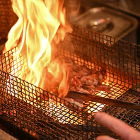 まずは、名物の炭火焼をご堪能ください