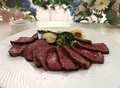 料理メニュー写真&nbsp;A5黒毛和牛ランプ肉のロースト　にんにく醤油