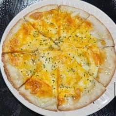 3種のチーズピザ