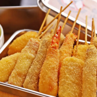 大阪ミナミの定番串カツを楽しめる♪