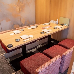 最大8名様までご利用いただける完全個室です。ゆっくりとお食事をお楽しみ頂けます。接待・宴会にオススメの個室をご用意しております。当店自慢の和食料理をご堪能頂ける宴会コースがおすすめ！千葉エリアでのご宴会なら当店をどうぞご利用下さいませ！※画像はイメージです。