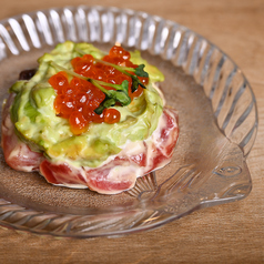 海鮮のタルタルと魚卵と共に