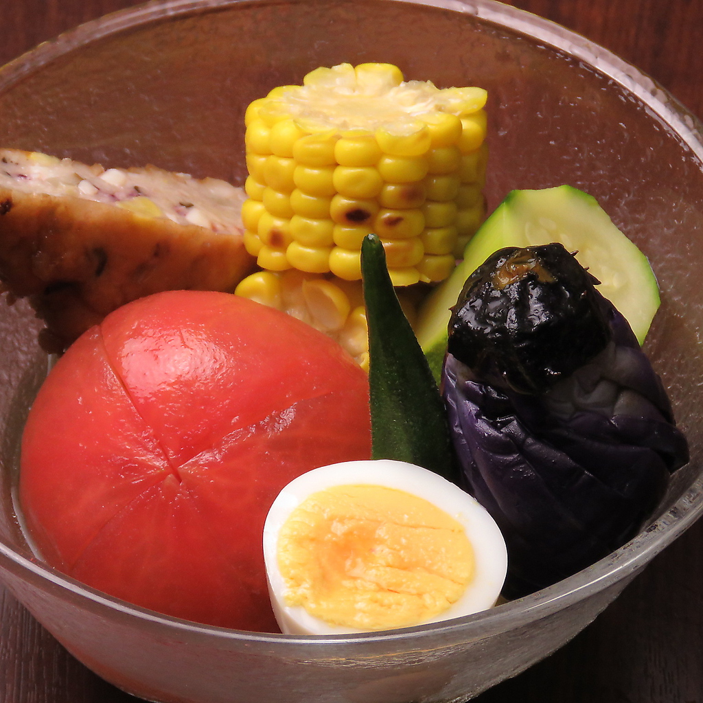地元の旬食材や鮮魚と相性抜群の地酒を豊富にご用意！夏場は夏野菜の冷やしおでんも♪