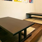 店内には小上がりの席をご用意、お履き物を脱いでくつろげます！