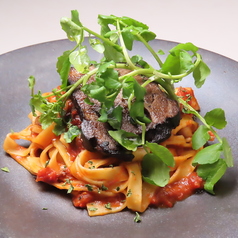 牛タンの赤ワイントマトソース～フィットチーネ～