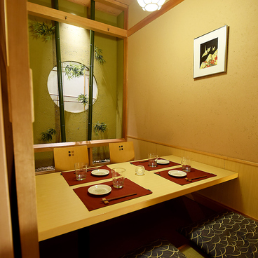 北海炉端と藁焼き居酒屋 湊屋 札幌店【全席完全個室】の雰囲気1