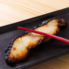 毎日旬の美味しさを。市場直送の魚で彩る日替わりランチ