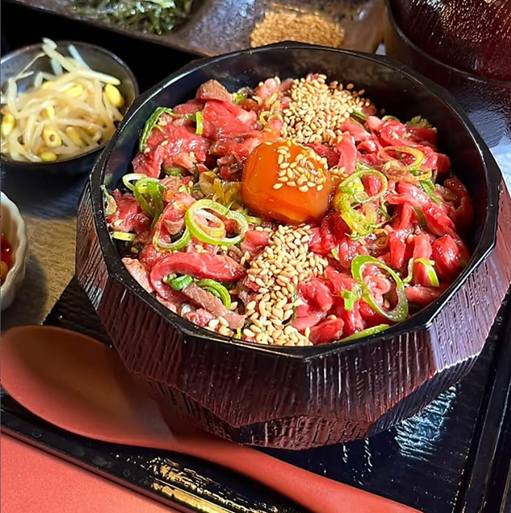 特別な日のお食事や、大切な人とのひとときにぴったり◎贅沢な「生とろ肉まぶし」をご堪能ください。