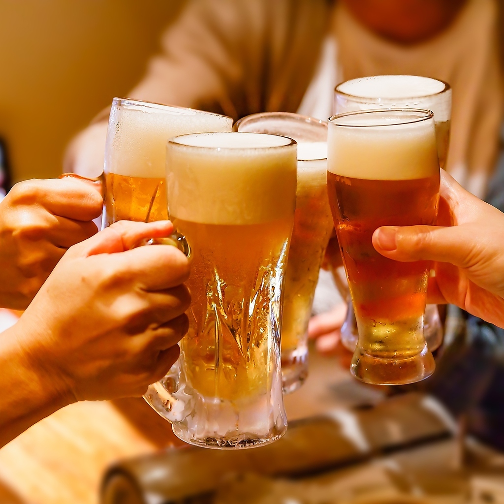 全コースお得な飲み放題付き！当店のおすすすめのお食事と豊富なお飲み物をお楽しみください！