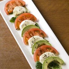 モッツァレラチーズとトマトのカプレーゼ