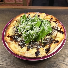 トリュフと牛煮込みのピザ