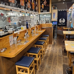 横並びのカウンター席はお1人様を中心に人気です★軽～く一杯行くかー！という気分にもぴったりです！是非お気軽にお立ち寄りください。