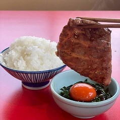 名物フジサンロースをはじめ、多彩なメニューをご用意！の写真
