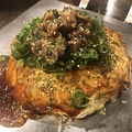 料理メニュー写真&nbsp;広島お好み焼き　だいぶつ焼き（牛すじ、ネギかけトッピング）