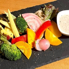 温野菜のバーニャカウダ~さばガーリックソース~